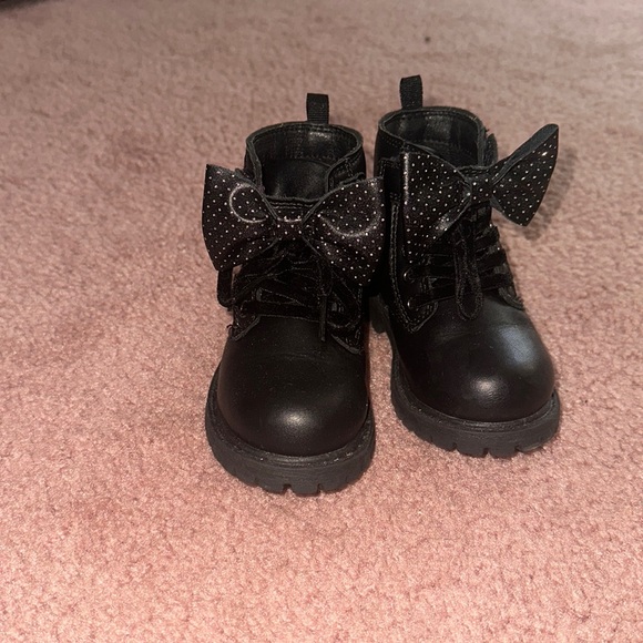 Black boots - Picture 1 of 3